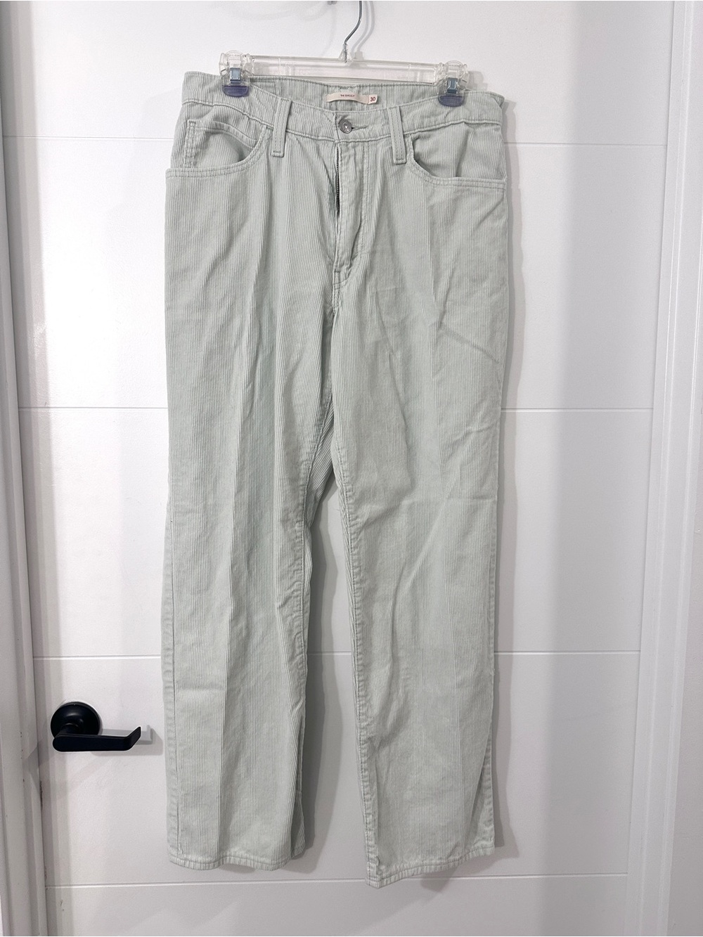 Levi's Women's 90s baggy corduroy in Light Sage